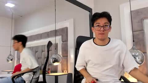 Snapshot of austinreeds chatting on 10/26/25, 09:42 austinreeds online show from 10/26/25, 09:42