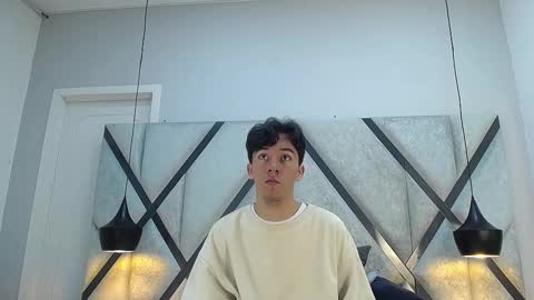 Snapshot of austinreeds chatting on 11/19/25, 12:05 austinreeds online show from 11/19/25, 12:05