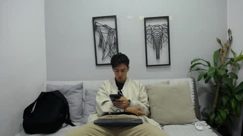 Snapshot of austinreeds chatting on 11/24/25, 12:27 austinreeds online show from 11/24/25, 12:27