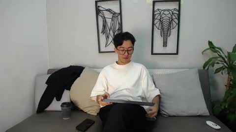 Snapshot of austinreeds chatting on 11/27/25, 12:07 austinreeds online show from 11/27/25, 12:07