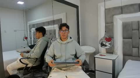 Snapshot of austinreeds chatting on 02/23/26, 12:24 austinreeds online show from 02/23/26, 12:24