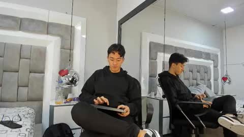 Snapshot of austinreeds chatting on 02/25/26, 12:48 austinreeds online show from 02/25/26, 12:48