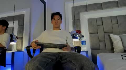 Snapshot of austinreeds chatting on 03/02/26, 12:01 austinreeds online show from 03/02/26, 12:01