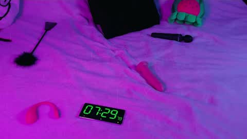 Autum Showers online show from 05/17/26, 06:22