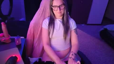 Snapshot of autumn2704 chatting on 11/25/25, 04:29 autumn2704 online show from 11/25/25, 04:29