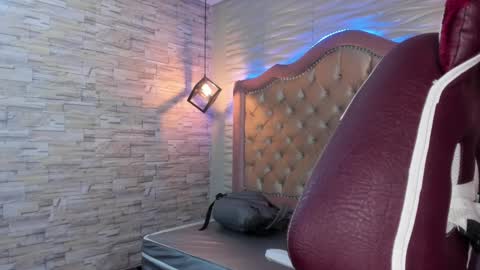 Snapshot of ava_broown chatting on 01/11/25, 01:48 online show from 01/11/25, 01:48