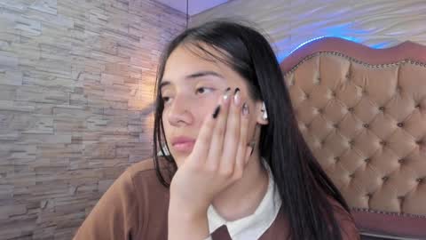 Snapshot of ava_broown chatting on 01/12/25, 01:53 online show from 01/12/25, 01:53