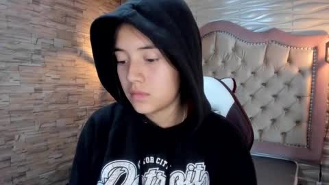 Snapshot of ava_broown chatting on 02/03/25, 04:35 online show from 02/03/25, 04:35