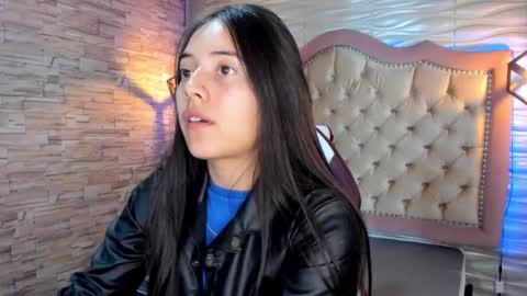 Snapshot of ava_broown chatting on 02/06/25, 02:33 online show from 02/06/25, 02:33