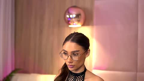 Ava online show from 01/08/25, 04:44