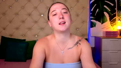 Ava online show from 06/01/26, 04:47