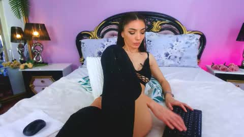 Snapshot of avaaaddamss chatting on 11/19/25, 10:26 avaaaddamss online show from 11/19/25, 10:26