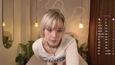 Snapshot of avabloom_ chatting on 10/30/25, 10:21 avabloom_ online show from 10/30/25, 10:21