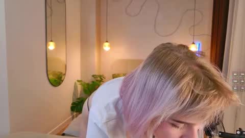 Snapshot of avabloom_ chatting on 11/12/25, 09:25 avabloom_ online show from 11/12/25, 09:25