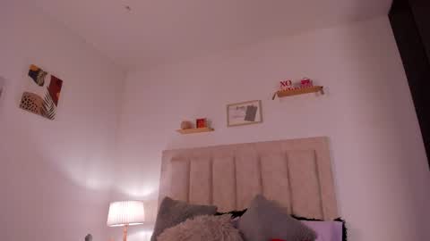 Avaline Help me reach 100 likes TRANSMISSION EVERY DAY FROM 39 PM online show from 02/23/25, 02:07