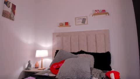 Avaline Help me reach 100 likes TRANSMISSION EVERY DAY FROM 39 PM online show from 02/25/25, 05:08