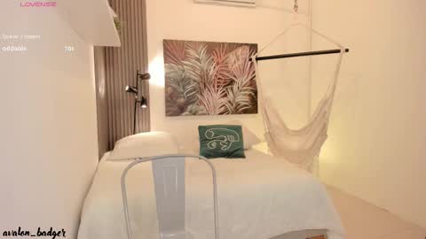 Avalon online show from 10/11/25, 08:29