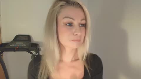 Eira online show from 01/18/26, 04:00