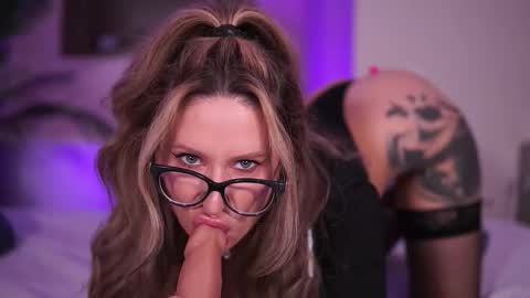 Ava online show from 01/14/26, 04:40