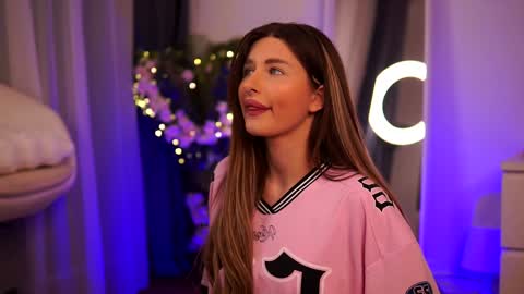 Snapshot of avashay chatting on 01/23/25, 01:51 Carina online show from 01/23/25, 01:51