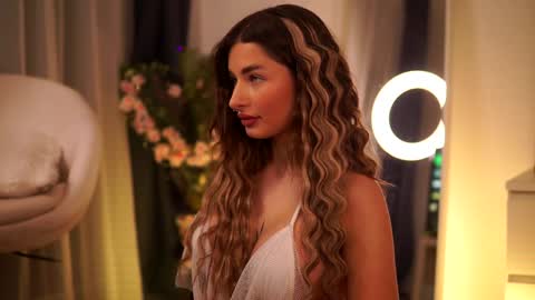 Snapshot of avashay chatting on 01/27/25, 03:26 Carina online show from 01/27/25, 03:26