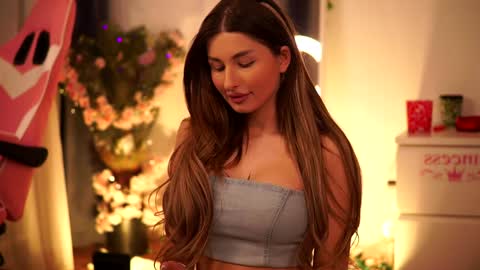 Snapshot of avashay chatting on 02/01/25, 04:46 Carina online show from 02/01/25, 04:46