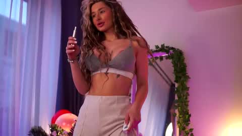 Snapshot of avashay chatting on 02/11/25, 05:26 Carina online show from 02/11/25, 05:26