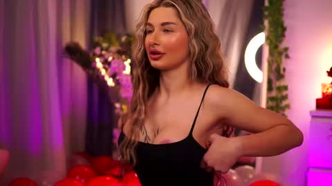 Snapshot of avashay chatting on 02/12/25, 08:50 Carina online show from 02/12/25, 08:50