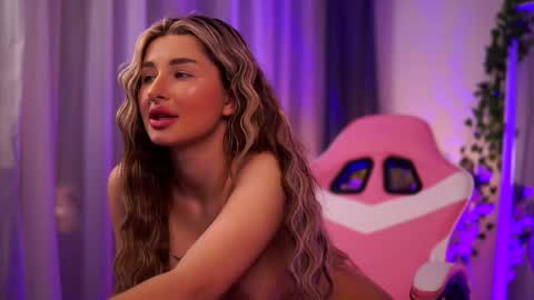 Snapshot of avashay chatting on 02/13/25, 02:56 Carina online show from 02/13/25, 02:56