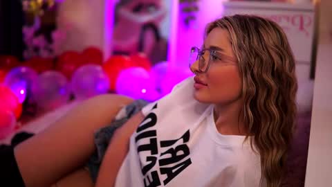 Snapshot of avashay chatting on 02/13/25, 05:58 Carina online show from 02/13/25, 05:58