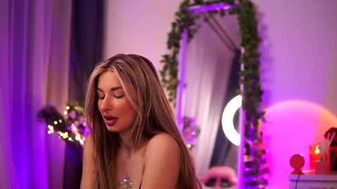 Snapshot of avashay chatting on 02/14/25, 12:41 Carina online show from 02/14/25, 12:41