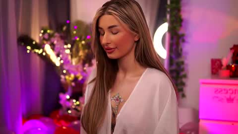 Snapshot of avashay chatting on 02/14/25, 11:31 Carina online show from 02/14/25, 11:31