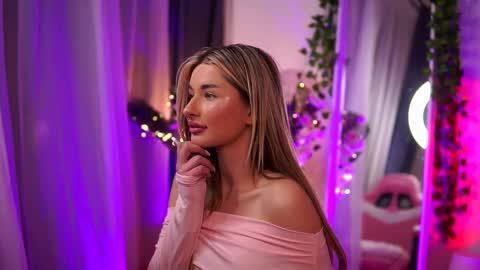 Snapshot of avashay chatting on 02/16/25, 02:42 Carina online show from 02/16/25, 02:42