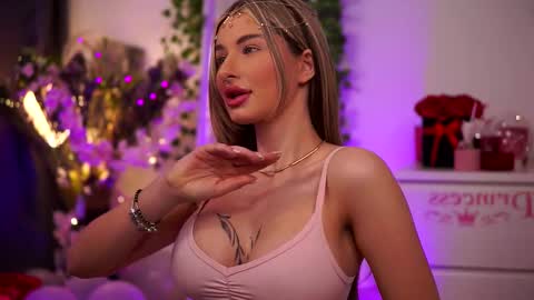 Snapshot of avashay chatting on 02/17/25, 01:04 Carina online show from 02/17/25, 01:04