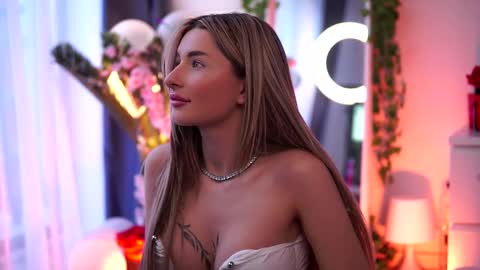 Snapshot of avashay chatting on 02/20/25, 05:33 Carina online show from 02/20/25, 05:33