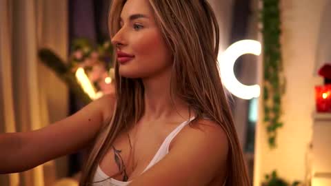 Snapshot of avashay chatting on 02/21/25, 02:39 Carina online show from 02/21/25, 02:39