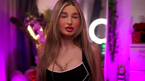 Snapshot of avashay chatting on 02/24/25, 12:30 Carina online show from 02/24/25, 12:30