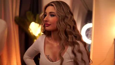 Snapshot of avashay chatting on 03/01/25, 02:15 Carina online show from 03/01/25, 02:15