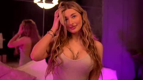 Snapshot of avashay chatting on 03/04/25, 01:12 Carina online show from 03/04/25, 01:12