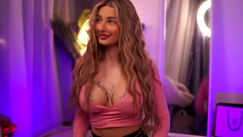 Snapshot of avashay chatting on 03/04/25, 11:11 Carina online show from 03/04/25, 11:11