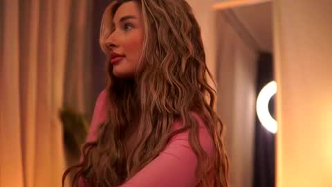 Snapshot of avashay chatting on 03/05/25, 02:14 Carina online show from 03/05/25, 02:14