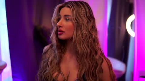 Snapshot of avashay chatting on 03/05/25, 05:18 Carina online show from 03/05/25, 05:18