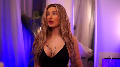 Snapshot of avashay chatting on 03/05/25, 10:54 Carina online show from 03/05/25, 10:54