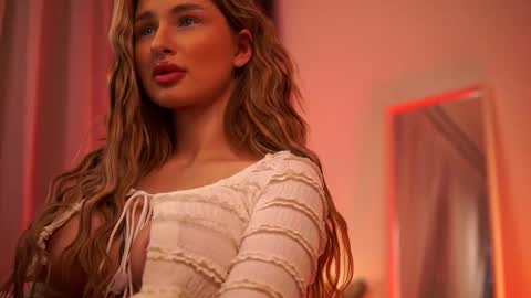 Snapshot of avashay chatting on 03/06/25, 01:58 Carina online show from 03/06/25, 01:58