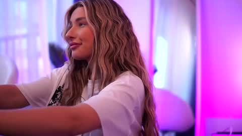 Snapshot of avashay chatting on 03/06/25, 05:03 Carina online show from 03/06/25, 05:03