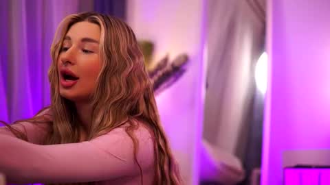 Snapshot of avashay chatting on 03/07/25, 12:04 Carina online show from 03/07/25, 12:04