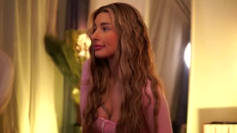 Snapshot of avashay chatting on 03/07/25, 03:08 Carina online show from 03/07/25, 03:08