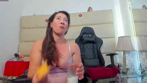 Ava Tomas online show from 11/23/25, 09:47