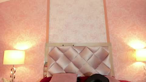 avawhiite online show from 11/17/25, 07:30