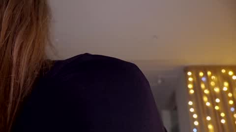 Snapshot of aveksmr chatting on 01/29/25, 11:25 Kate online show from 01/29/25, 11:25